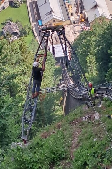 Stütze Materialseilbahn KW 27 | © Salzwelten Salzwelten Hallstatt Baustelle Standseilbahn erste Stütze Materialseilbahn | © Salzwelten