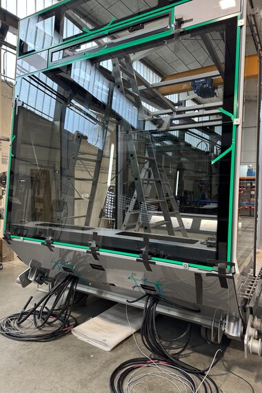 Salzwelten Hallstatt Neue Salzbergbahn Fahrbetriebsmittel Ansicht Front Verglasung  | © Salzwelten