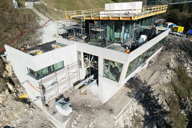 Salzwelten Hallstatt Bergstation neu Umbau Glas Beton Dach bereits vorhanden  | © Salzwelten