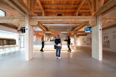 Salzwelten Salzburg Besucherzentrum | © Ostermann Salzwelten Salzburg Hallein Besucherzentrum Eingangshalle | © Ostermann