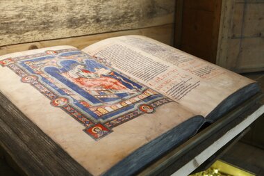 Riesenbibel aus Stift St. Florian (Bild von Schmid Mario) 