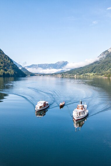 Drei Seen-Tour am Grundlsee Schiff See Berglandschaft | © Andreas Syen