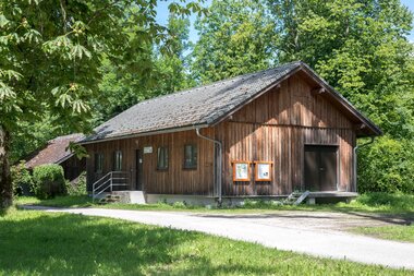 Bad 'Ischl Soleleitungsweg Hütte mit Beschilderung | © ©Christoph Plamberger