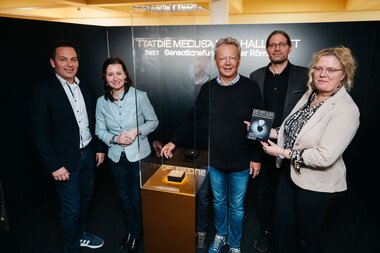 Medusa von Hallstatt GF Salzwelten Direktorin NHM Landesarchäologe Bürgermeister Hallstatt 